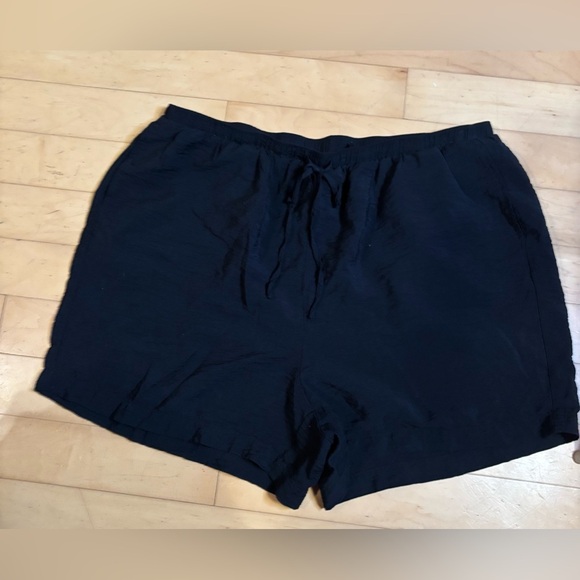 Torrid Pull-on Drawstring Shorts Women’s Size 2X Set of Two Black and White - Picture 4 of 6